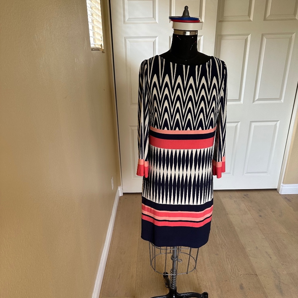 ELIZA J Woman's shift dress, slight flare to the 3/4 sleeves.
